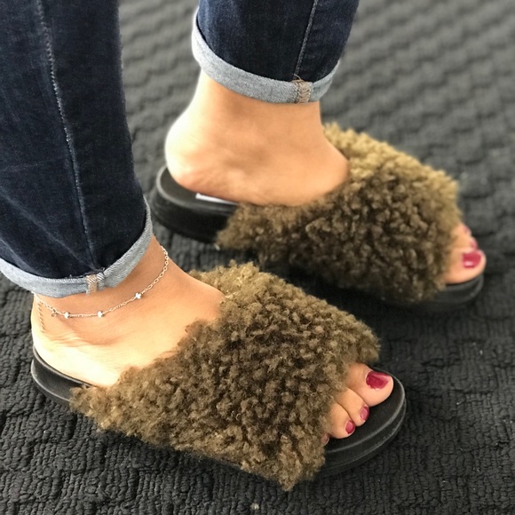 Ladies flatform fluffy faux fur slides. Olive - Picture 2 of 5